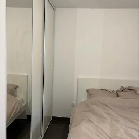 T2 Climatise Garage Apartment